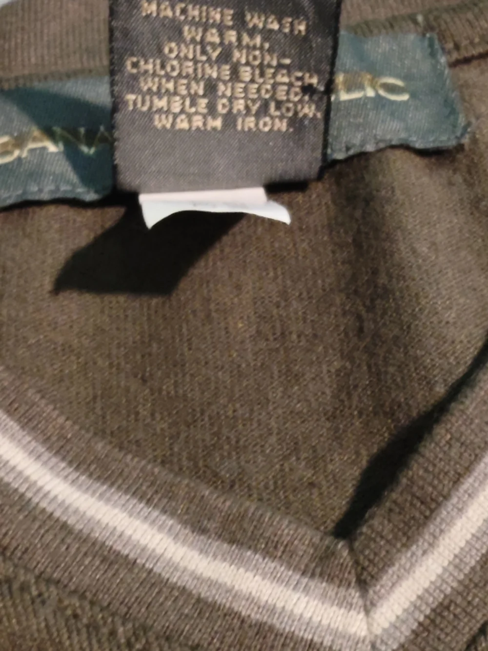 Banana Republic Men's Long Sleeve V‑Neck Shirt in Olive Brown Size M